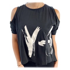 Y-3 Frühjahr 2003 von Yohji Yamamoto Schwarzes Vintage T - Hemd Y2K mit kalten Schultern und Logo