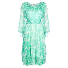 1970er Harry Algo Bedrucktes Chiffonkleid aus grüner und weißer Seide