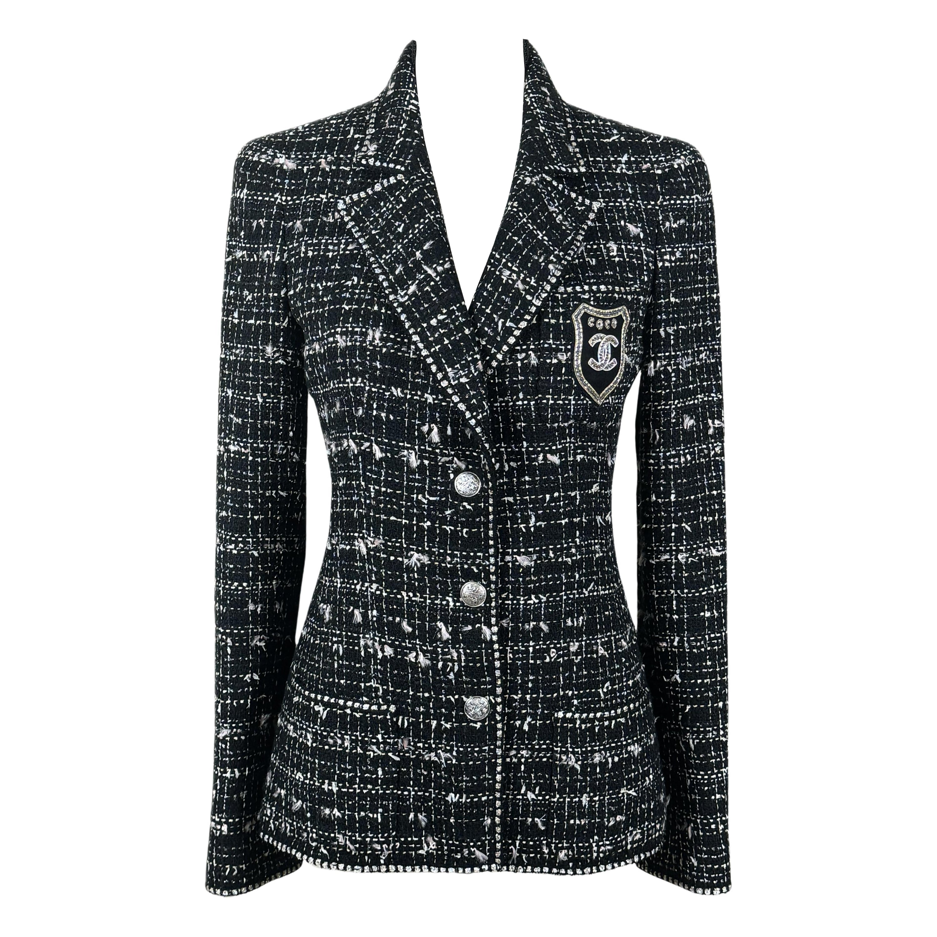 Chanel Most Hunted CC Patch Schwarze Tweed-Jacke mit Patch im Angebot