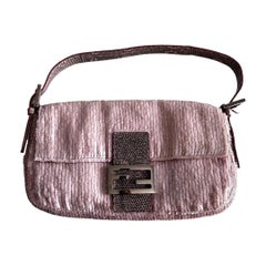 Rar Fendi Sakura Rosa Pailletten-Baguetten-Taschentuette in Rosa