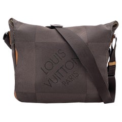 Louis Vuitton Damier Geant Terre Messenger-Umhängetasche aus Segeltuch