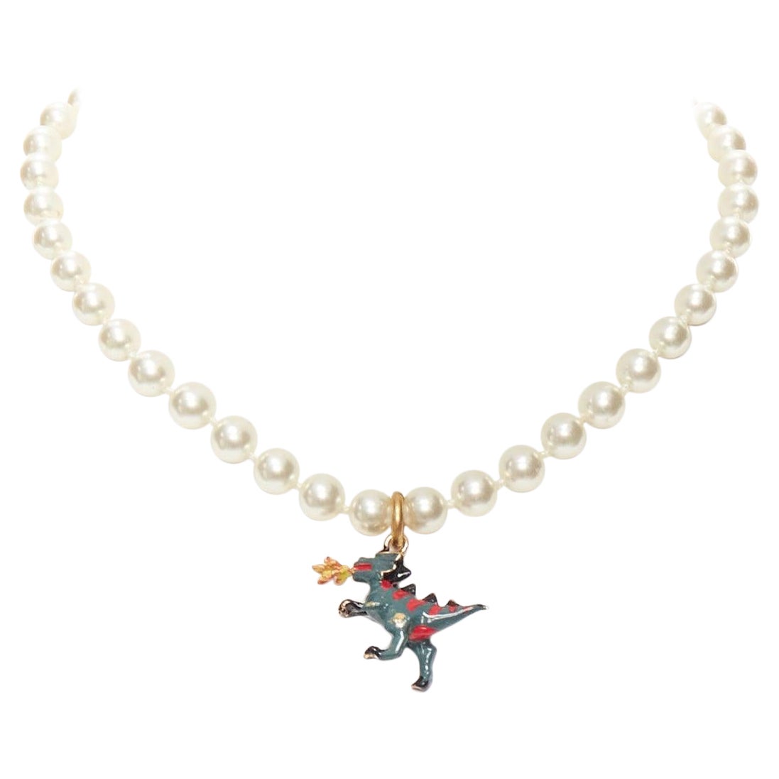 rare DIOR CD logo vert dinosaure dragon pendentif perle collier ras de cou en vente