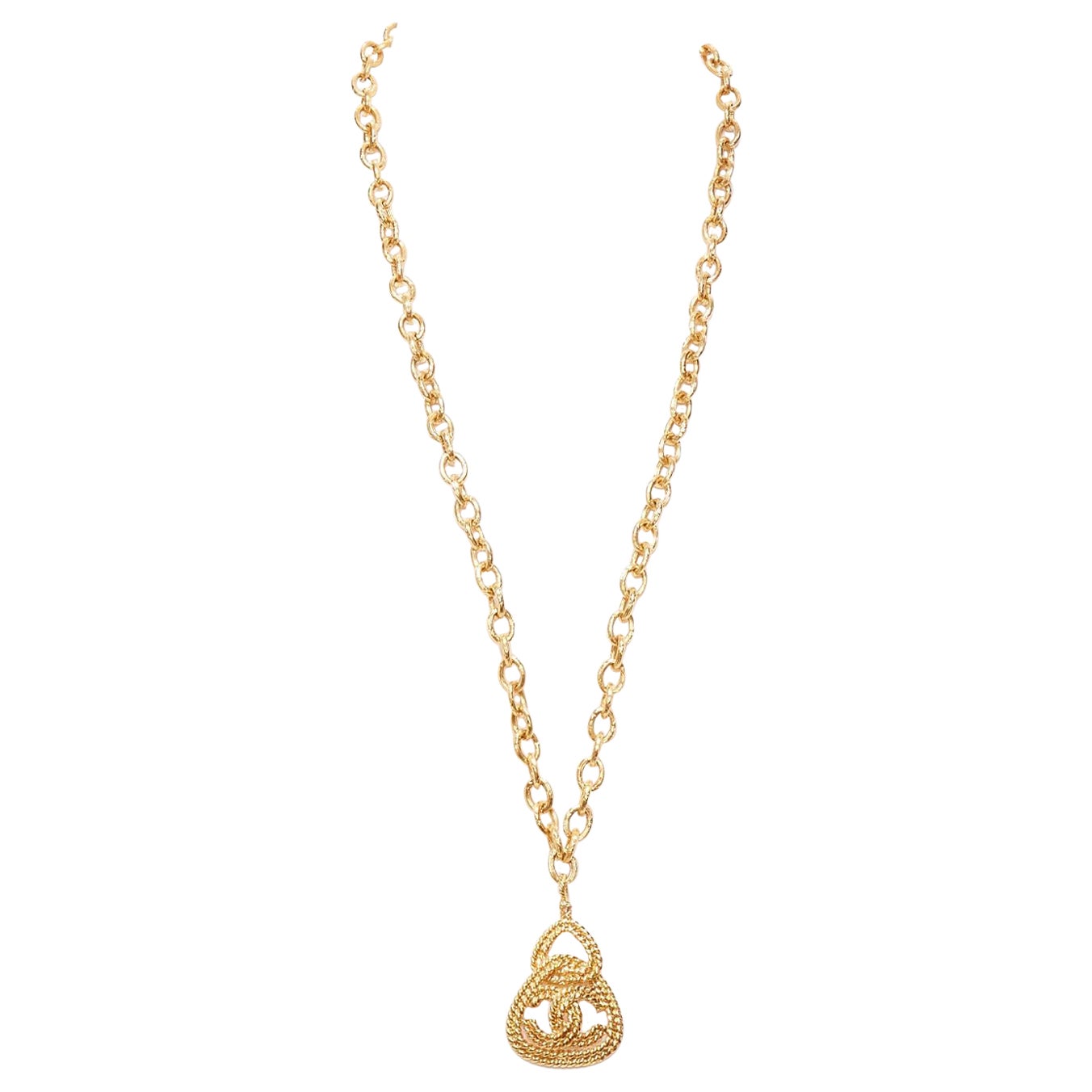 CHANEL 93A Vintage gold tone CC logo pendent chain long necklace For Sale