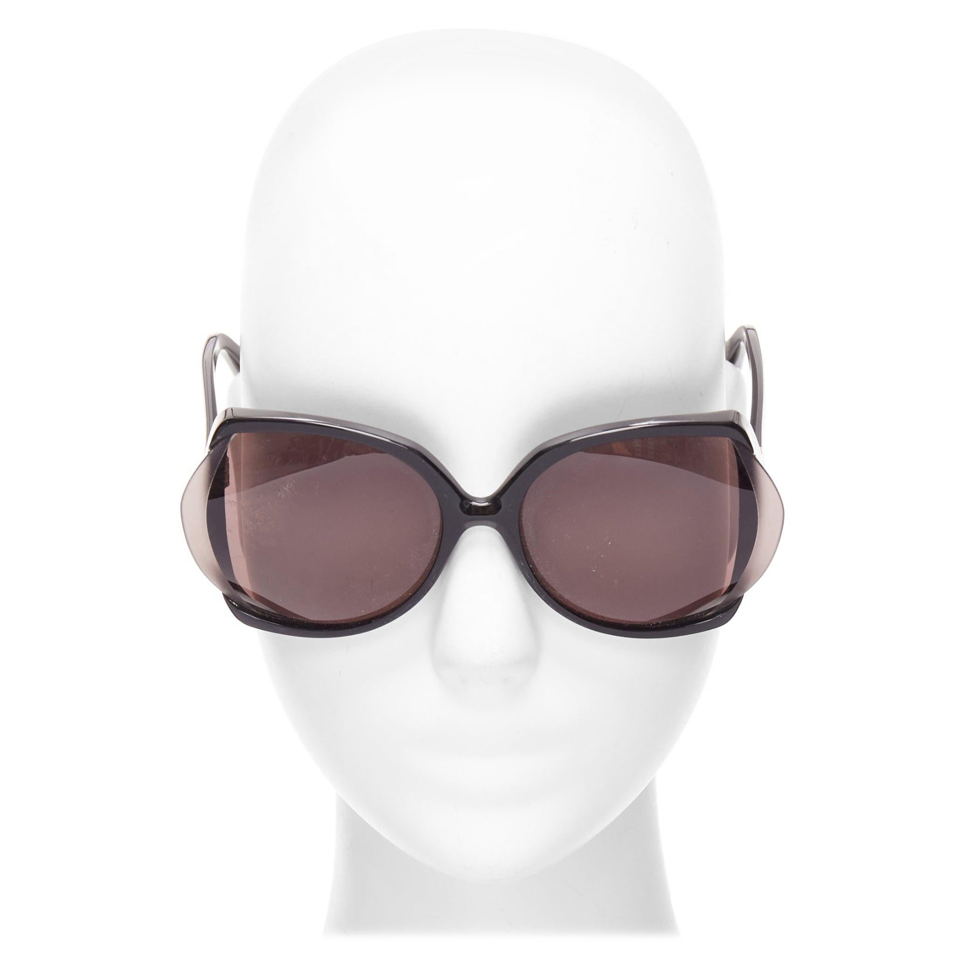 YVES SAINT LAURENT YSL6328S schwarze Sonnenbrille mit ausgestellten Gläsern und quadratischem Logo im Angebot