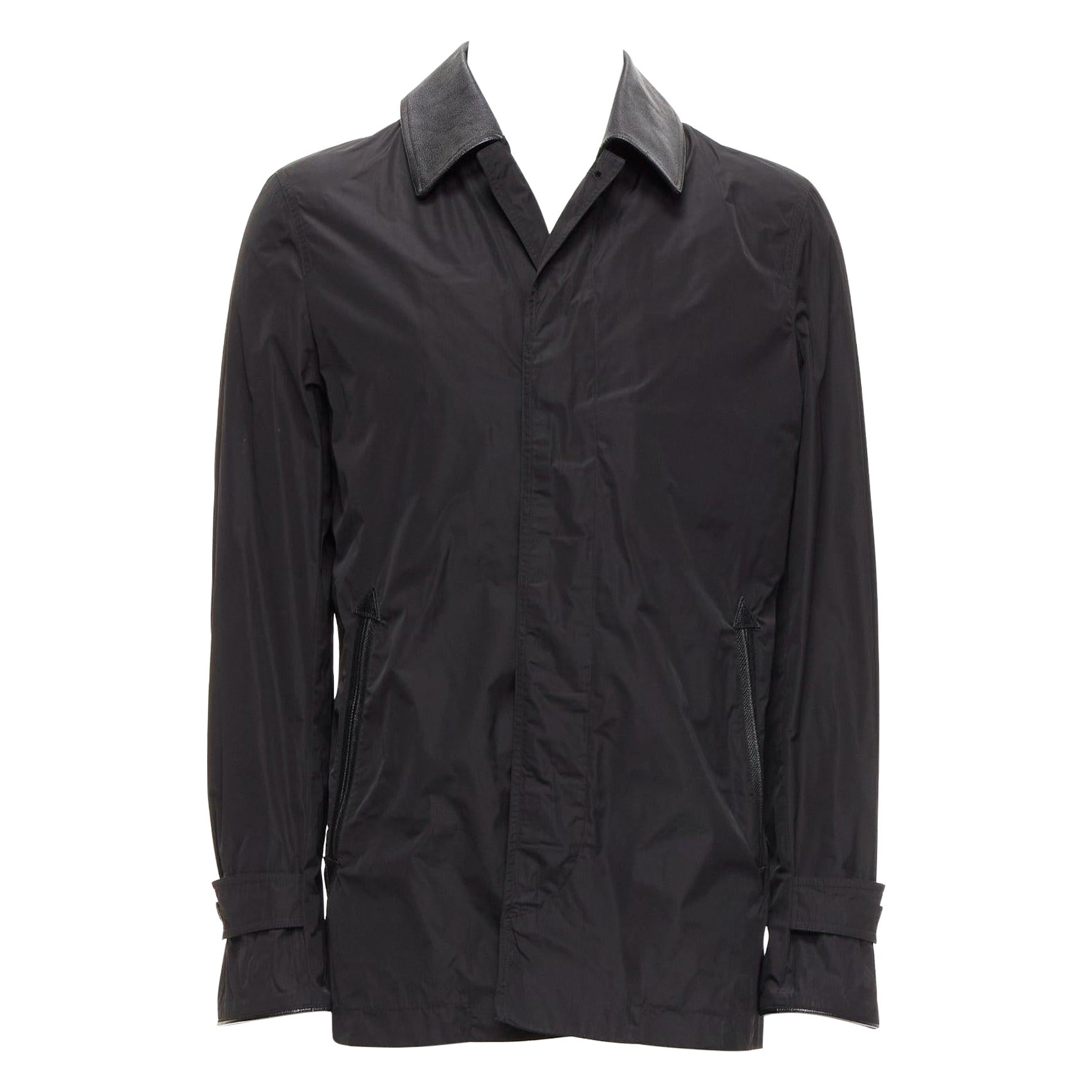Burberry trench monopetto in nylon nero testurizzato con finiture in pelle IT48 M in vendita