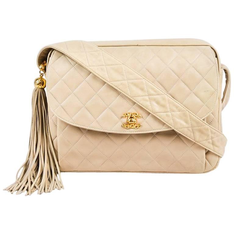 Vintage Chanel Beige Lambskin Quilted Gold Tone 'CC' Fringe Tassel Shoulder Bag For Sale