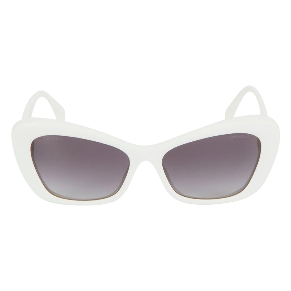 Chanel White Cat Eye Faux Pearl Detail Sunglasses For Sale