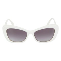 Chanel Weiße Katzenauge-Sonnenbrille mit Perlendetails