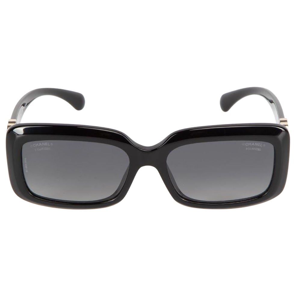 Chanel Black Heart Logo Rectangle Sunglasses For Sale