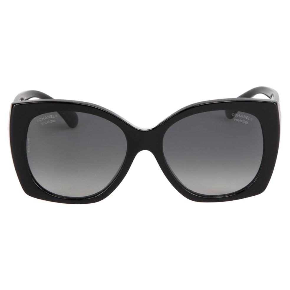 Chanel Black Square Heart Detail Sunglasses For Sale
