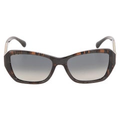 Lunettes de soleil Chanel noir papillon gris dégradé