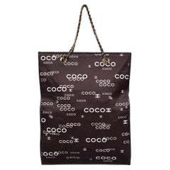 Chanel 2002-2003 Schwarze Tote Bag mit Coco-Druck und Kette