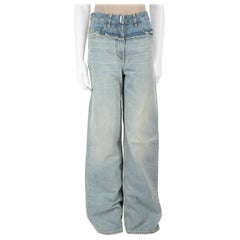Givenchy H/W23 Hellblaue Denim-Wasch Jeans Größe S