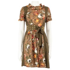 Moschino Khakifarbenes Kleid mit Blumendruck und Kunstperlenmuster Größe XS