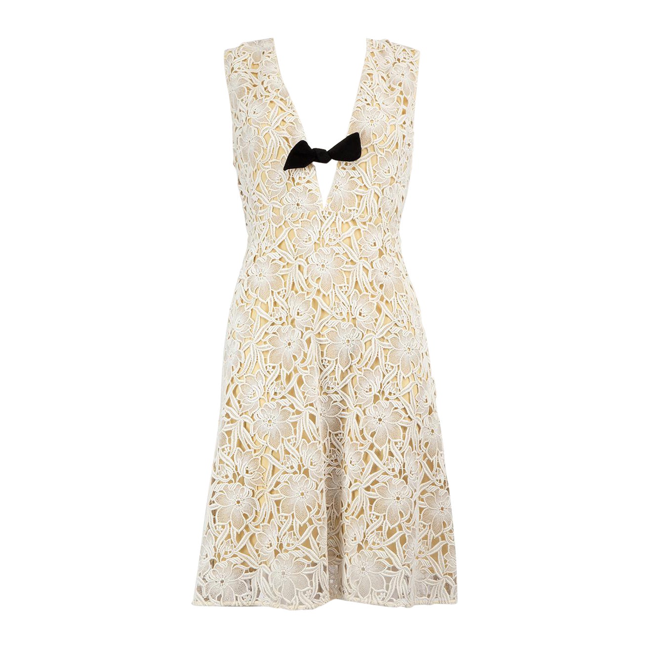 Burberry White Floral Lace Bow Detail Dress Size L For Sale