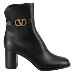 Valentino Garavani SS24 Schwarze Lederstiefeletten mit V-Logo und Stiefeletten Größe SML