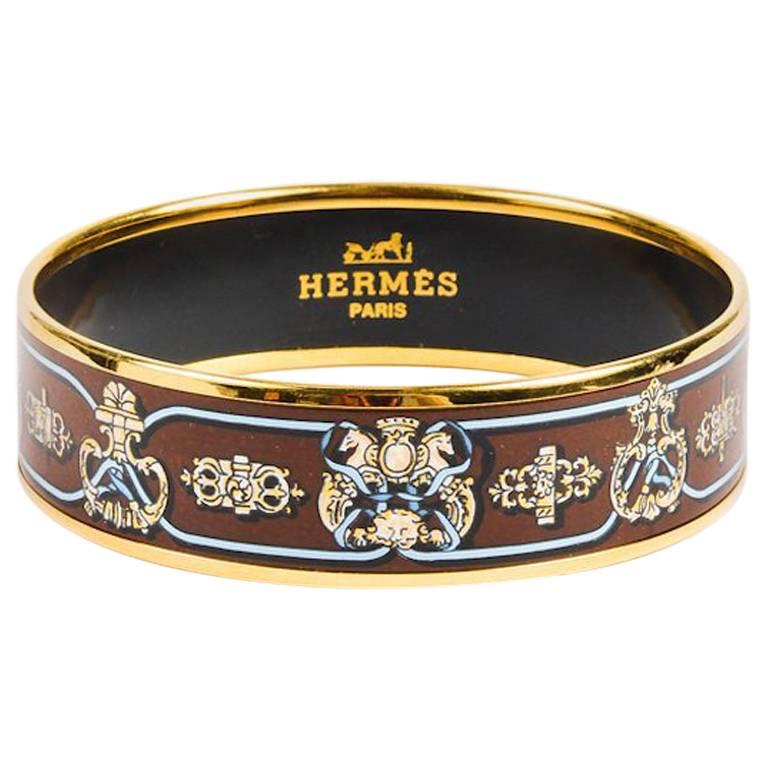 Hermes Beige Blue & Brown Enameled & Gold Plated Printed Bangle Size 65 For Sale