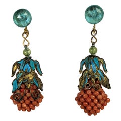 Pendants d'oreilles chinoises en corail et plumes de Kingfisher