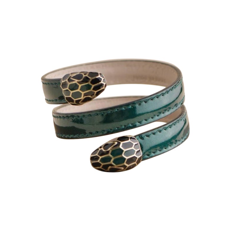 Bvlgari Serpenti Forever - Bracelet à deux rangs en cuir brillant vert émeraude en vente