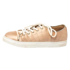 Baskets basses Charlotte Olympia en satin pêche, taille 37
