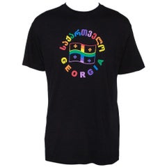 Vetements Schwarzes T-Shirt aus Baumwolle mit Regenbogen-Georgianischem Flaggendruck S