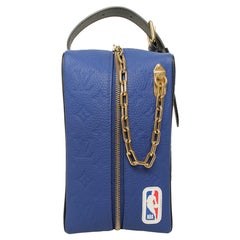 Louis Vuitton Cloakroom Dopp Kit NBA Blau Borsa A Mano 