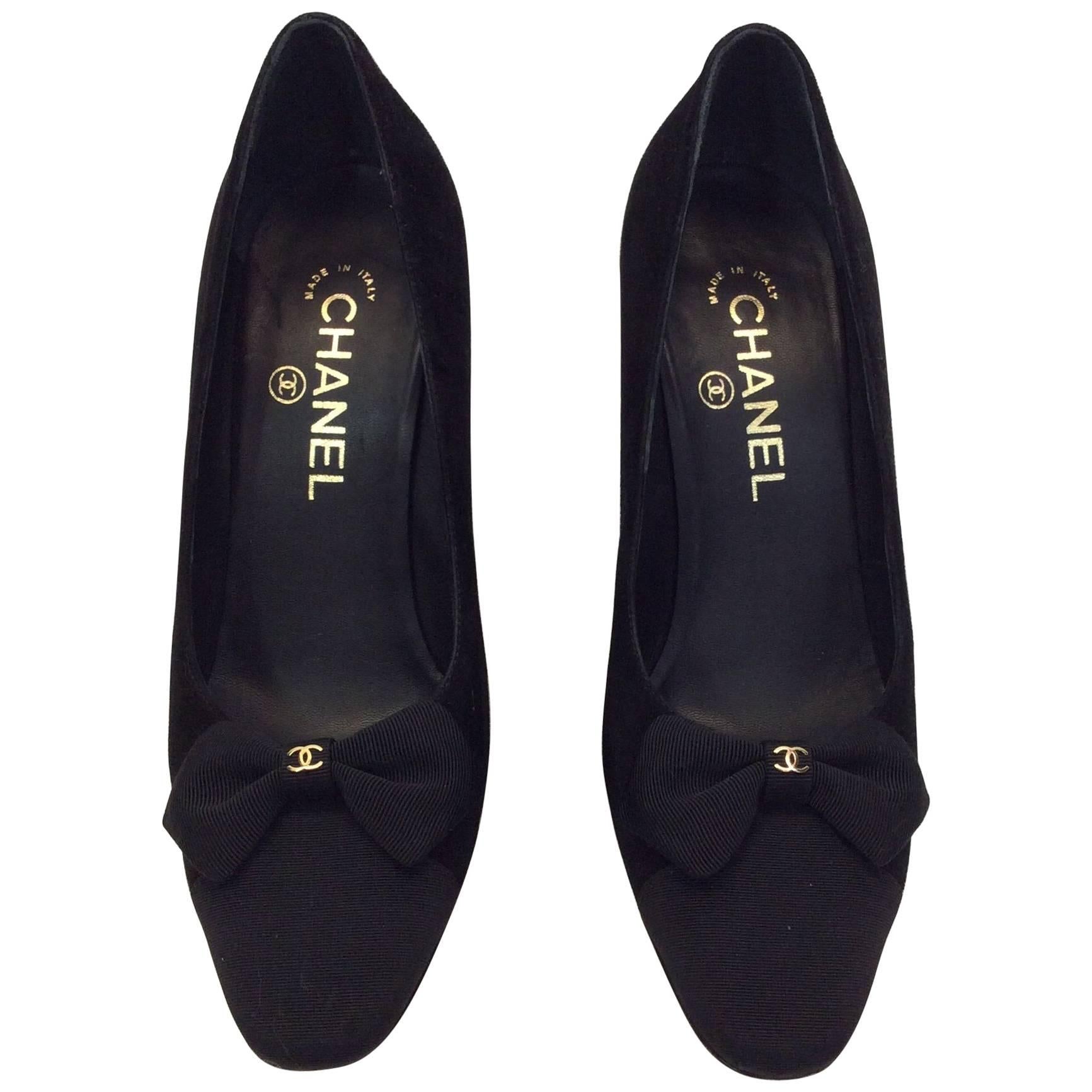 Chanel Black Suede Pump with Bow Detail For Sale