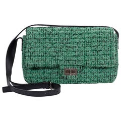 2.55 tweed crossbody bag Chanel Green in Tweed - 33896092