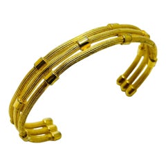 TRIFARI Bracelet manchette vintage de créateur couleur or