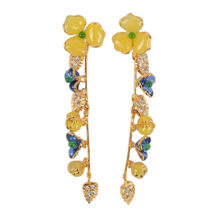 Orecchini Augustine in metallo dorato con strass e pasta di vetro