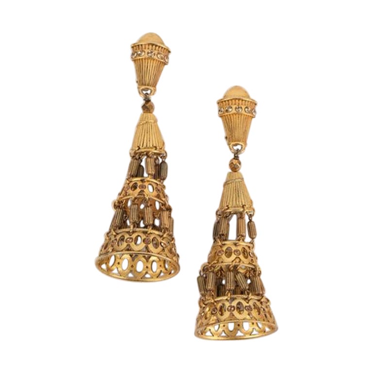 Claire Deve Long Golden Metal Clip-on Earrings