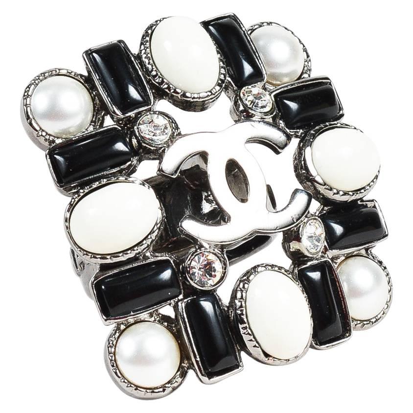 Chanel 06C Black White Gunmetal Gray Crystal Enamel & Faux Pearl 'CC' Ring SZ 6 For Sale