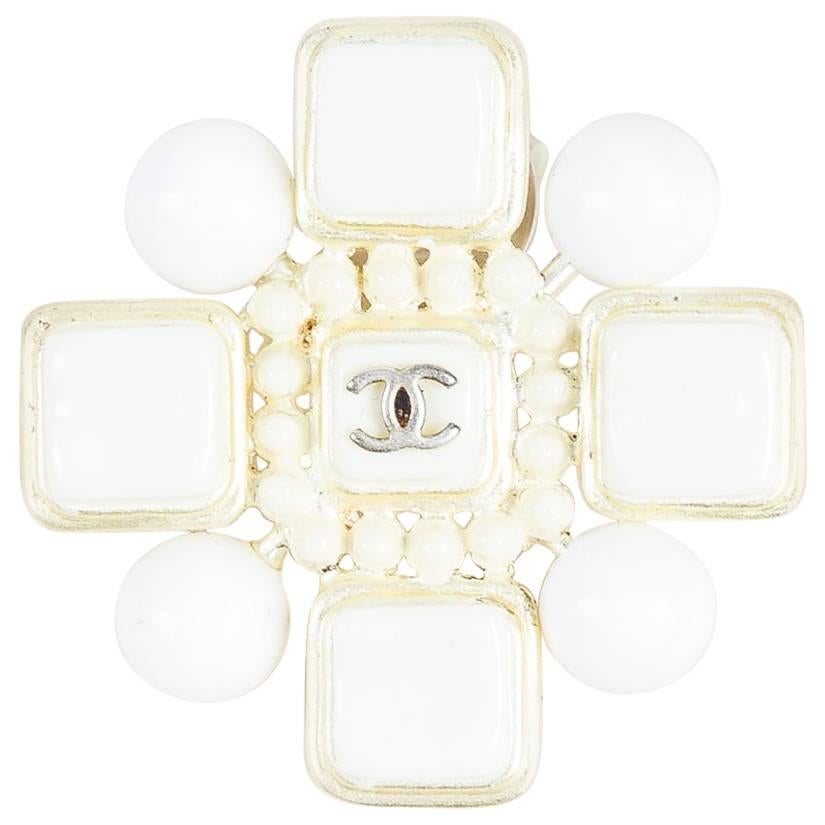 Chanel 04C White Enamel Cube Dotted 'CC' Maltese Brooch Pin For Sale