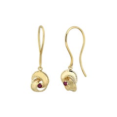 Pendientes de gancho de diamante rubí en oro amarillo macizo de 14 quilates