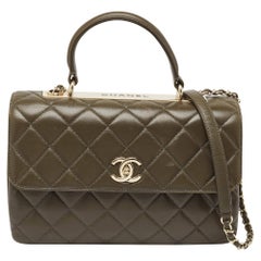 Chanel - Sac à poignée CC moyen tendance, en cuir matelassé olive foncé