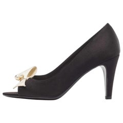 Chanel - Escarpins peep toes en satin noir/blanc avec nœud orné de perles - Taille 37