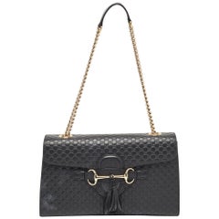 Bolso de hombro mediano Emily de piel microguccissima negra de Gucci