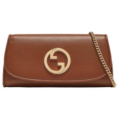 Portafoglio Gucci Blondie in pelle marrone con catena