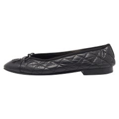 Chanel Schwarze gesteppte Leder CC Bow Cap Toe Ballettschuhe aus Leder Größe 38