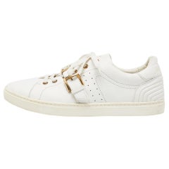 Dolce und Gabbana Weiße Low Top-Sneakers aus Leder mit Lederschnalle-Detail Größe 43