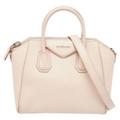 Givenchy, borsa piccola in pelle rosa chiaro Antigona Satchel