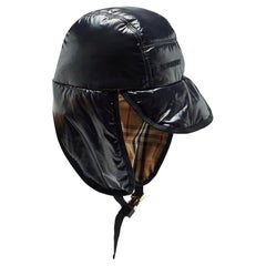 Burberry Capucha negra de nylon abrochada M