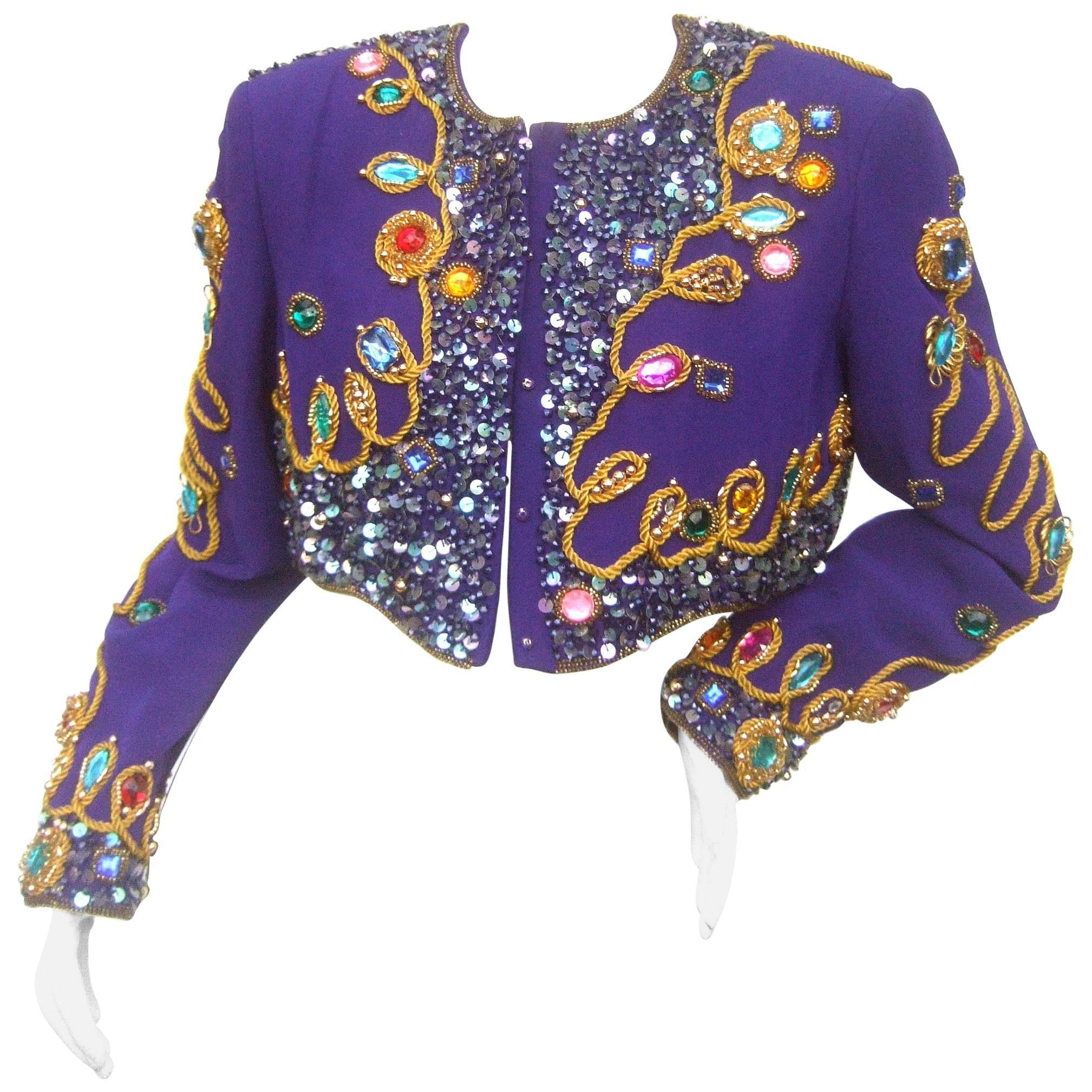 Spectaculaire veste boléro en soie violette incrustée de bijoux c. années 1980