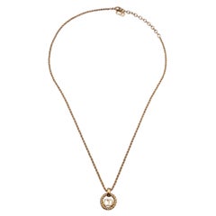 Christian Dior - Collana a catena con ciondolo rotondo in metallo dorato con logo CD di piccole dimensioni