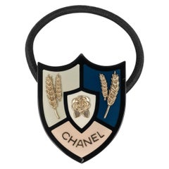 Accessoire de tête en bakélite de Chanel