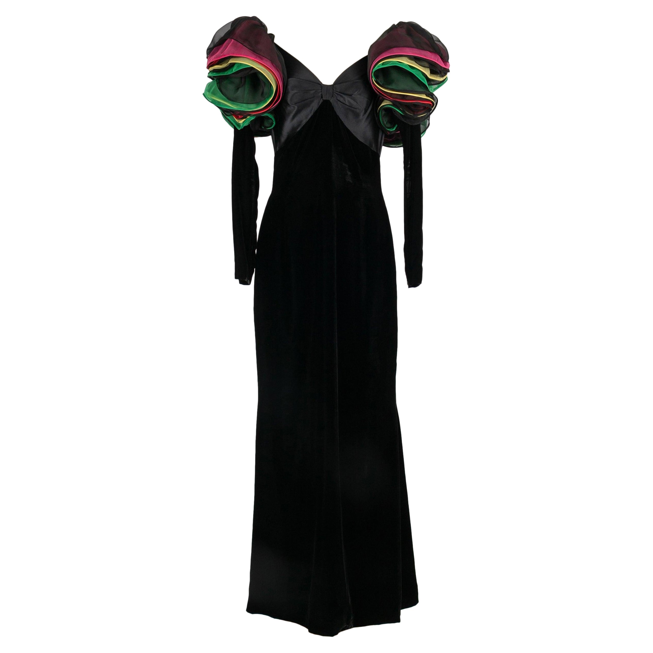 Nina Ricci Vestido de terciopelo con muselina multicolor con volantes en los hombros, 1987/1988 en venta