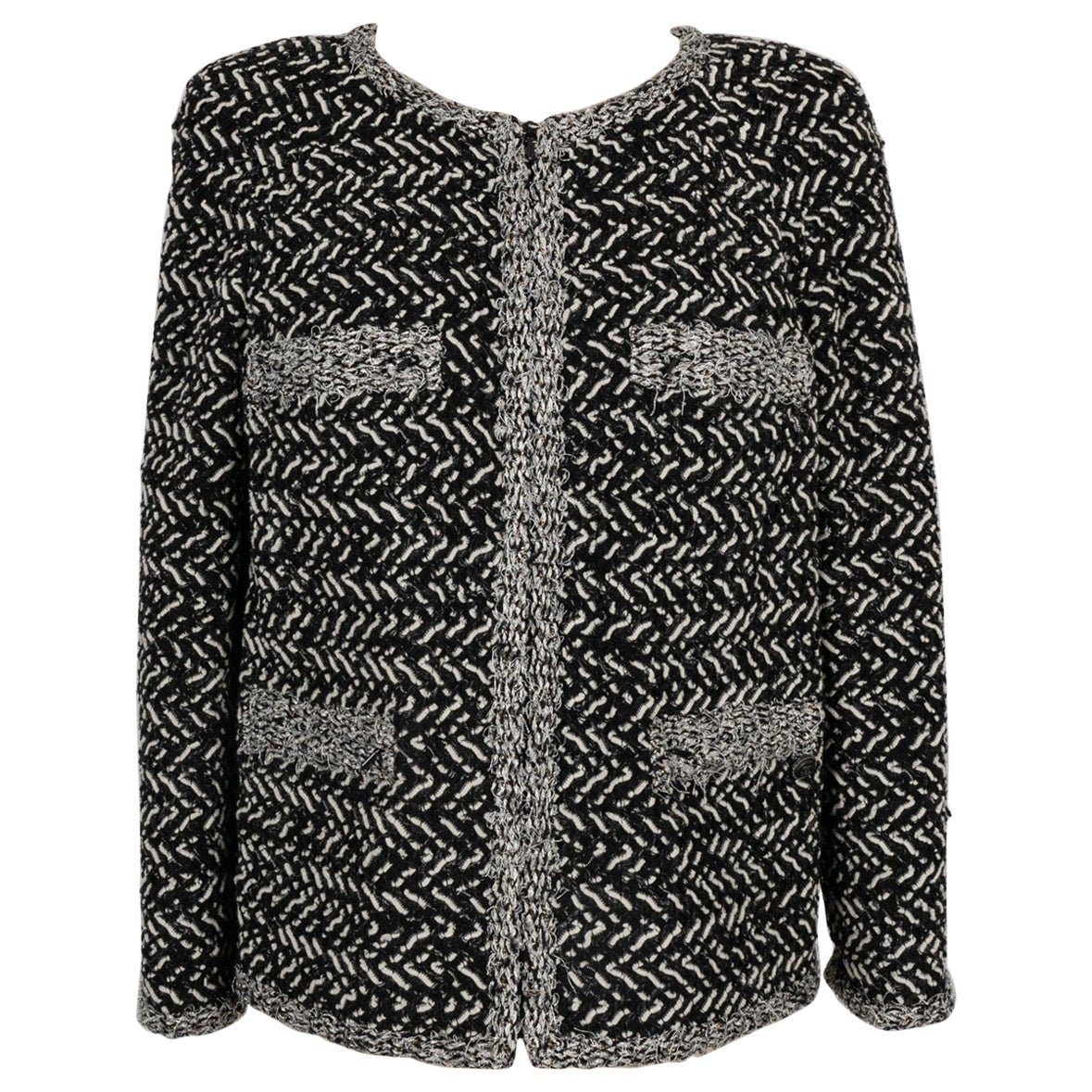 Giacca Chanel in tweed con fodera in seta nera