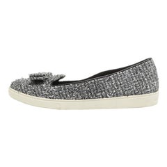 Salvatore Ferragamo Baskets à nœud en tweed argenté taille 41,5