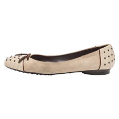 Tod's Ballerines bicolores en daim et cuir clouté avec nœud papillon, taille 39