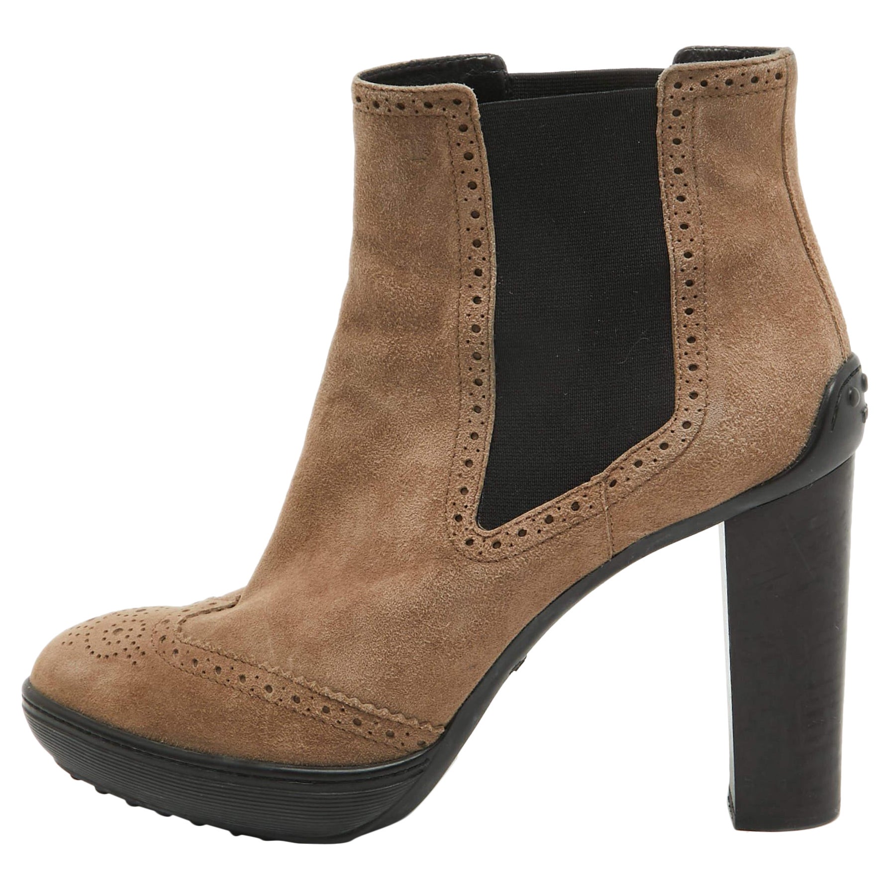 Tod's Braune Wildlederstiefel Größe 41 im Angebot